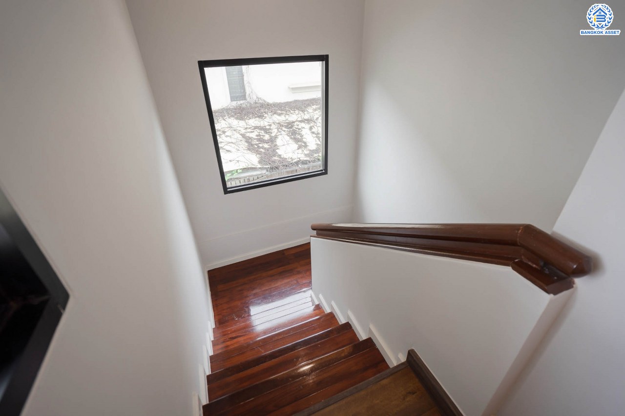 บ้านมือสองตกแต่งใหม่ ม.พิมาน ปิ่นเกล้า-กาญจนาภิเษก เนื้อที่ 64 ตร.ว. ฟังก์ชัน 3 ห้องนอน 4 ห้องน้ำ 1 ห้องแม่บ้าน จอดรถได้ 2 คัน บนทำเลเดินทางสะดวก ติดถนนกาญจนาภิเษก เชื่อมต่อหลายเส้นทาง ใกล้ทางด่วน "กาญจนาภิเษก" รถไฟฟ้า "สถานีหลักสอง" และเดอะมอลล์บางแค...